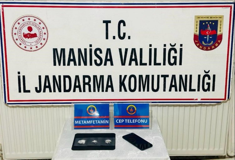 SALİHLİ'DE UYUŞTURUCU MADDE SATICISI TUTUKLANDI