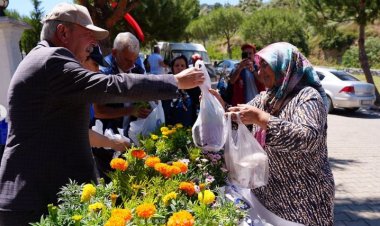 Salihli Belediyesi'nden Arefe Gününde Anlamlı Ziyaret ve Çiçek İkramı