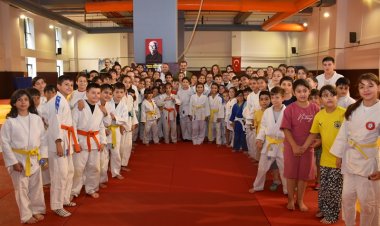 Kaymakam Ali Güldoğan, Yaz Spor Okulları ve Gençlik Merkezi'ni Ziyaret Etti