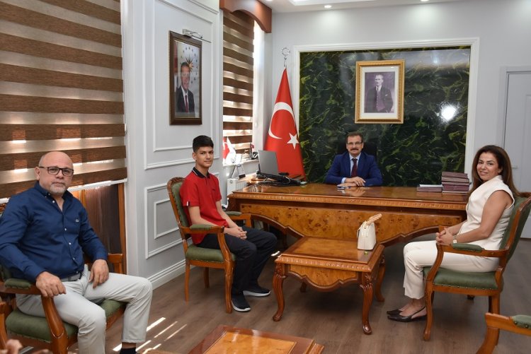 LGS Türkiye Birincisi Onur Önder’den Kaymakam Ali Güldoğan’a Ziyaret