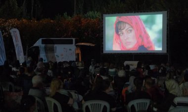 Salihli’de Açık Hava Sinema Gecesi’ne Yoğun İlgi