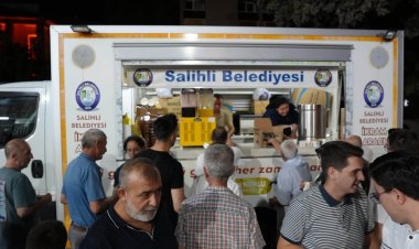 Salihli Belediyesi’nden Mevlid Kandili’nde Vatandaşlara Kandil Simidi İkramı