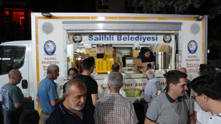 Salihli Belediyesi’nden Mevlid Kandili’nde Vatandaşlara Kandil Simidi İkramı