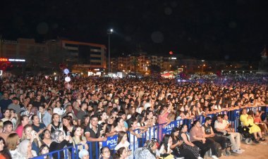 Salihli’de Kurtuluş Coşkusu Afra Konseriyle Sürdü