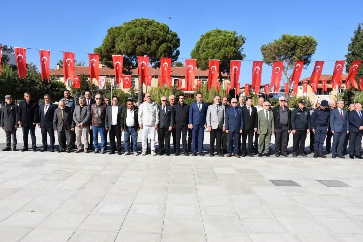 AK Parti Salihli Teşkilatı’ndan Muhtarlar Günü Törenine Katılım